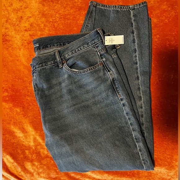 NWT OldNavy Straight Leg Ballon Style Jeans - Picture 2 of 4